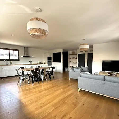 Villa Contemporaine Avec Piscine