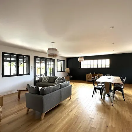 Villa Contemporaine Avec Piscine *